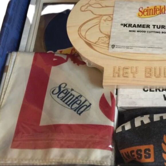 Cutterfly Seinfeld Collectors Bundle Merchandise Gift Box, Medium T-Shirt - Picture 15 of 15
